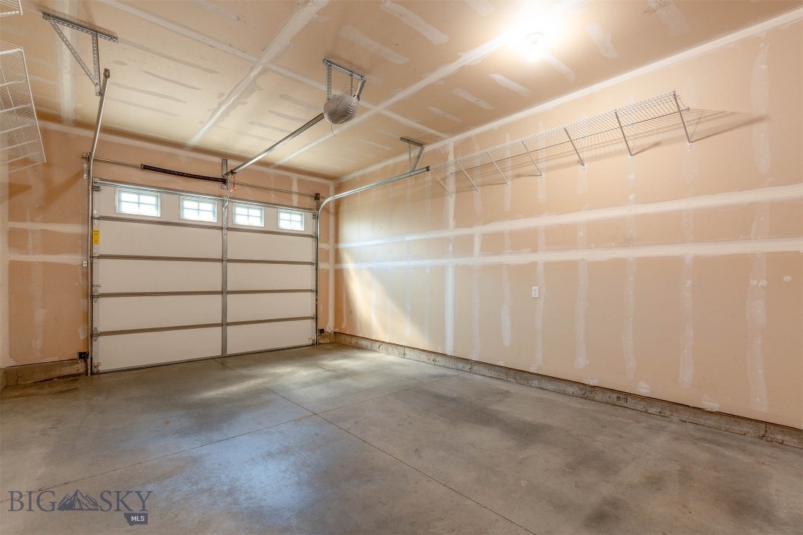 Bozeman, Montana 59718, United States, 2 Bedrooms Bedrooms, ,3 BathroomsBathrooms,Residential,Contingent,46425