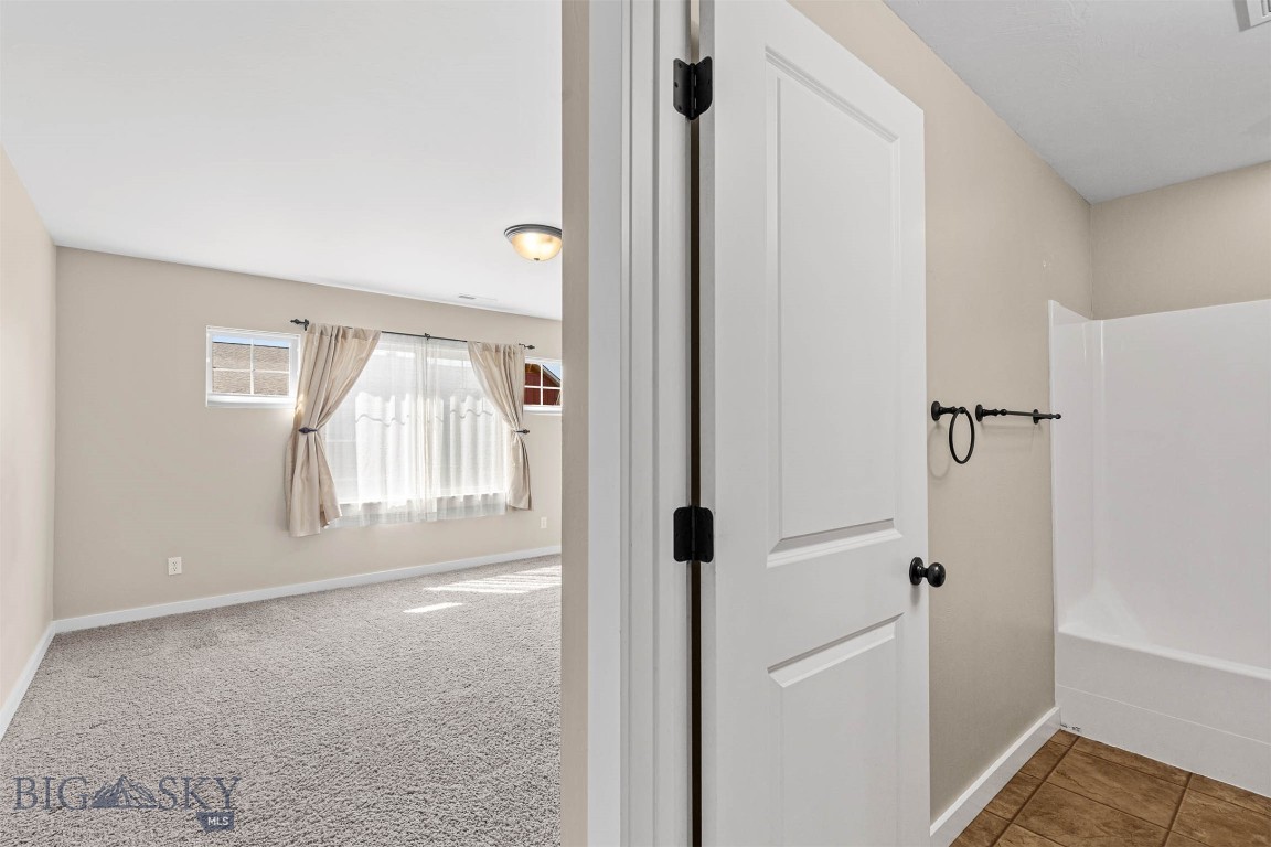 Bozeman, Montana 59718, United States, 2 Bedrooms Bedrooms, ,3 BathroomsBathrooms,Residential,Contingent,46425