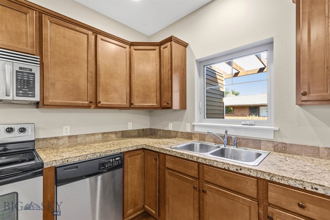 Bozeman, Montana 59718, United States, 2 Bedrooms Bedrooms, ,3 BathroomsBathrooms,Residential,Contingent,46425