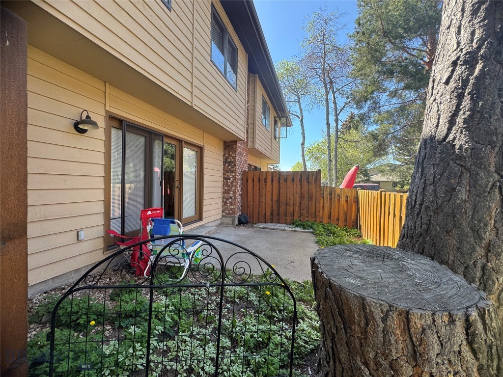 Cedarwinds Condo - Residential