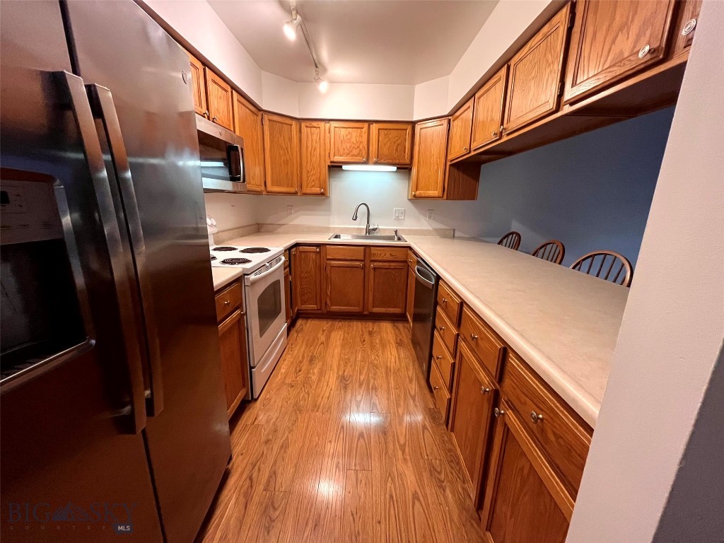 Cedarwinds Condo - Residential