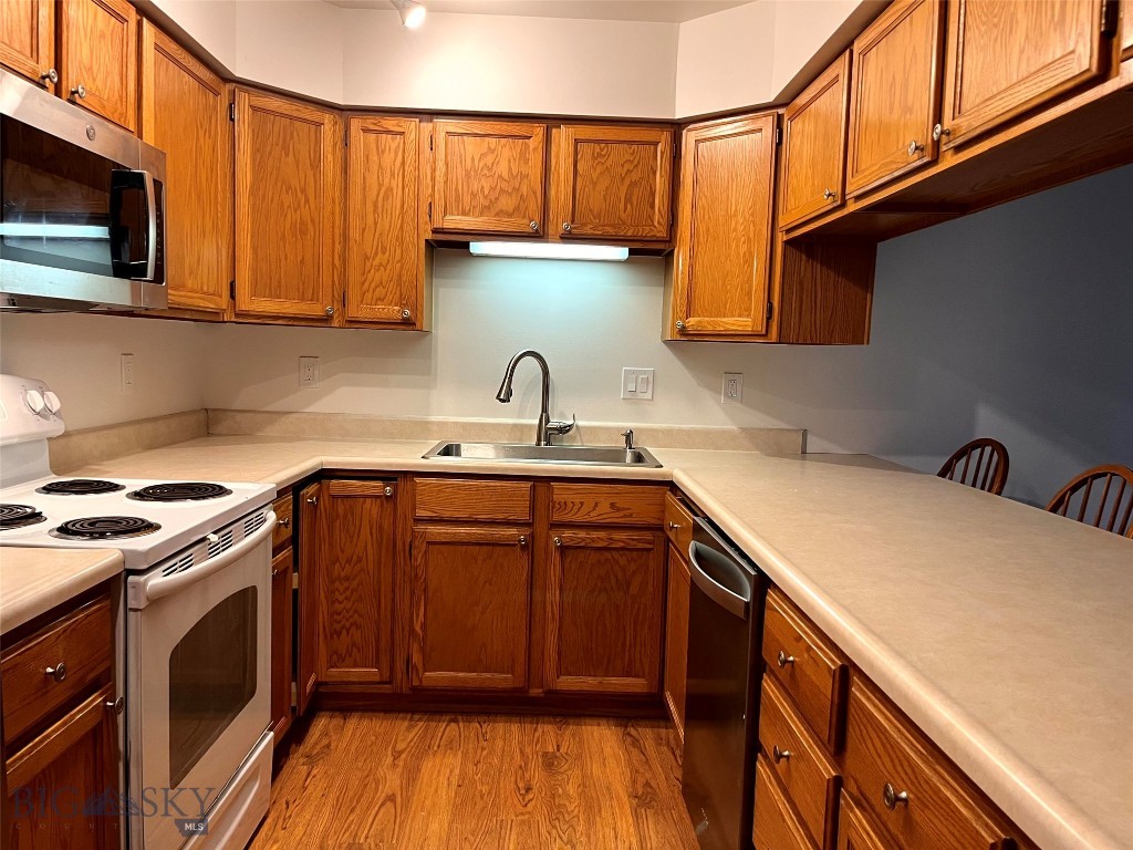 Cedarwinds Condo - Residential