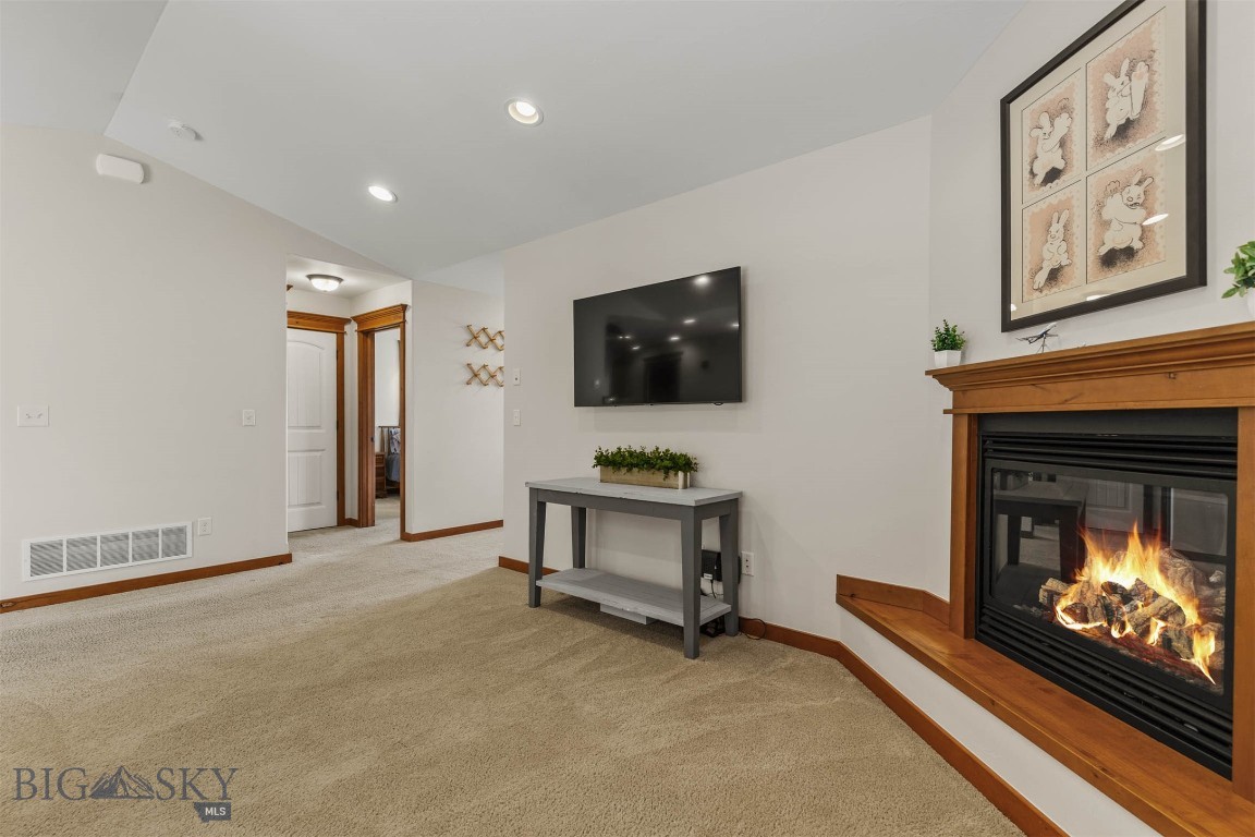 1087 Cottonwood Road