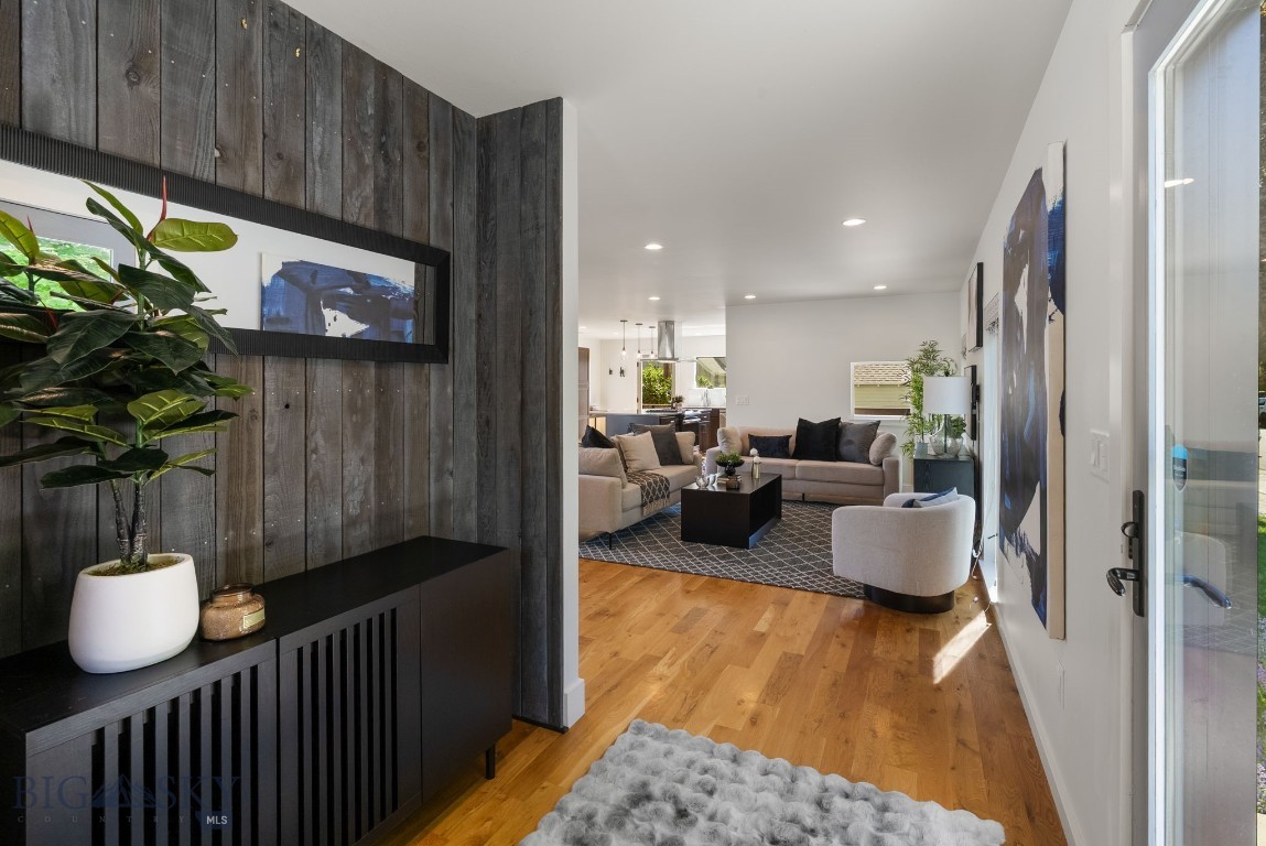 817 W Story Street