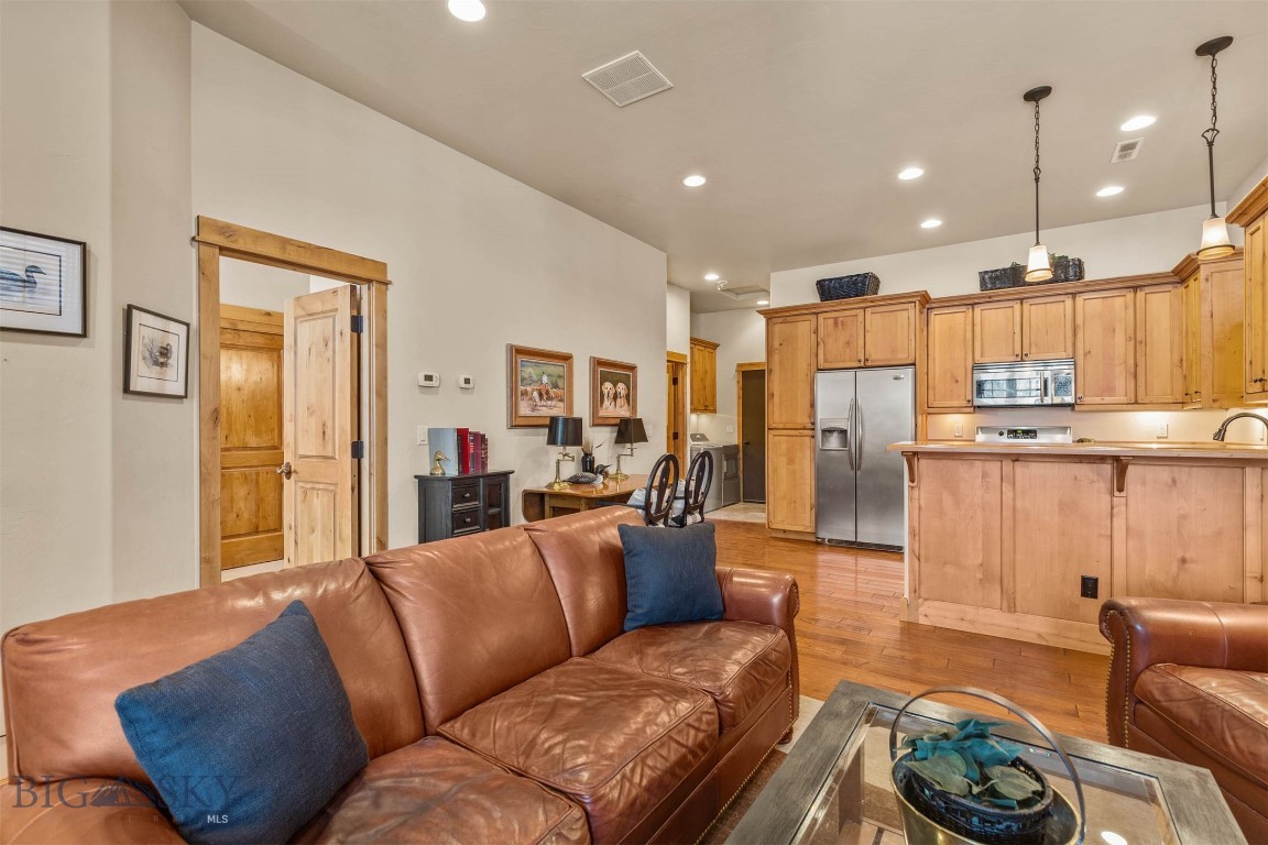 Bozeman, Montana 59715, United States, 2 Bedrooms Bedrooms, ,2 BathroomsBathrooms,Residential,Active,91037