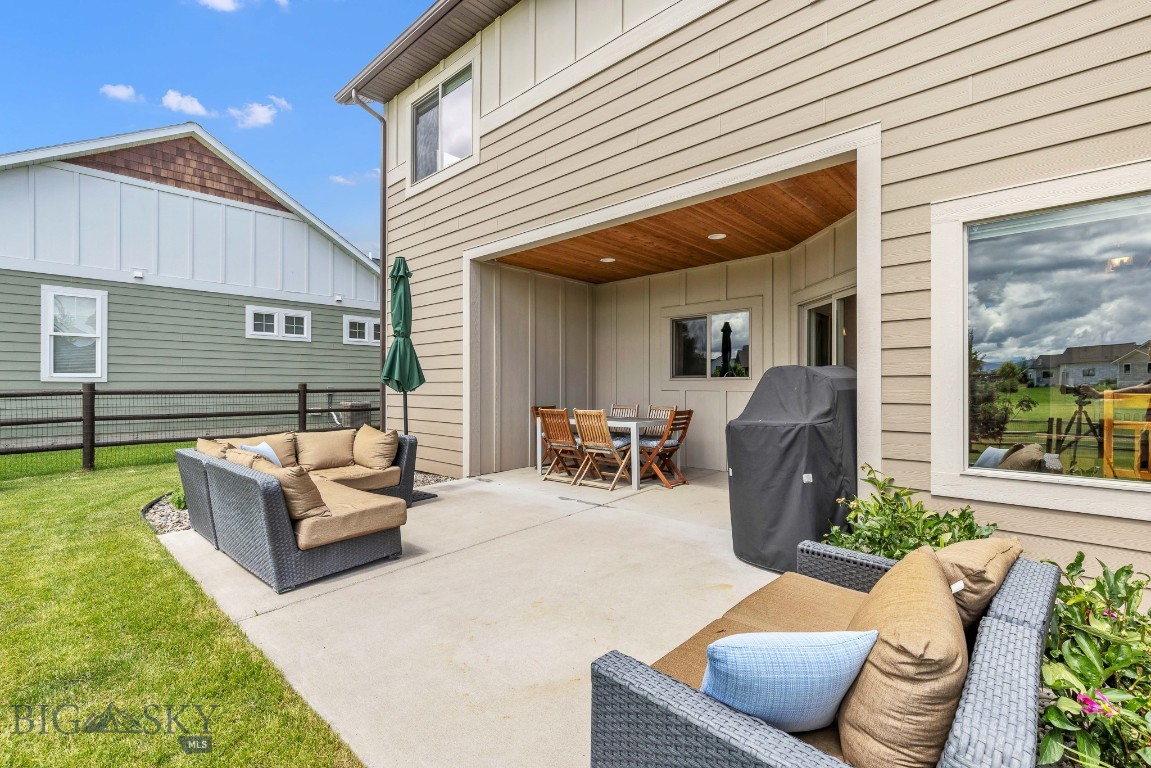 Bozeman, Montana 59718, United States, 4 Bedrooms Bedrooms, ,4 BathroomsBathrooms,Residential,Contingent,85581