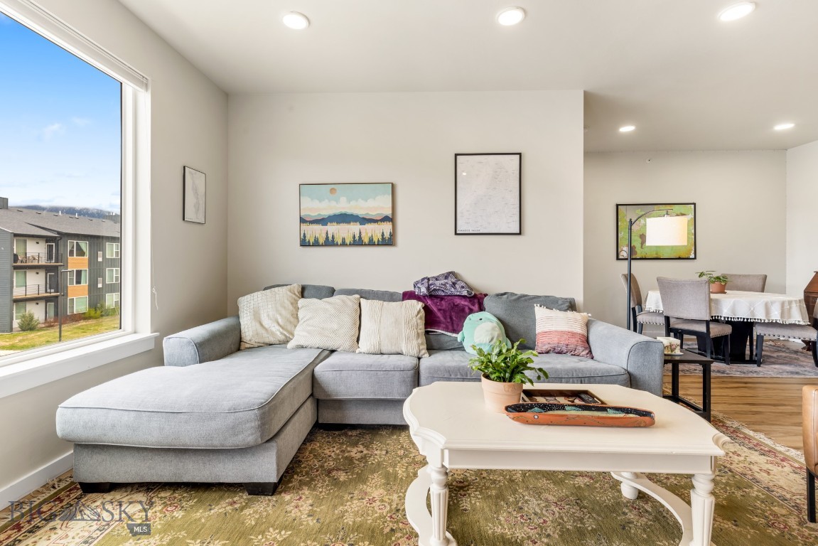 Livingston, Montana 59047, United States, 2 Bedrooms Bedrooms, ,2 BathroomsBathrooms,Residential,Active,118209