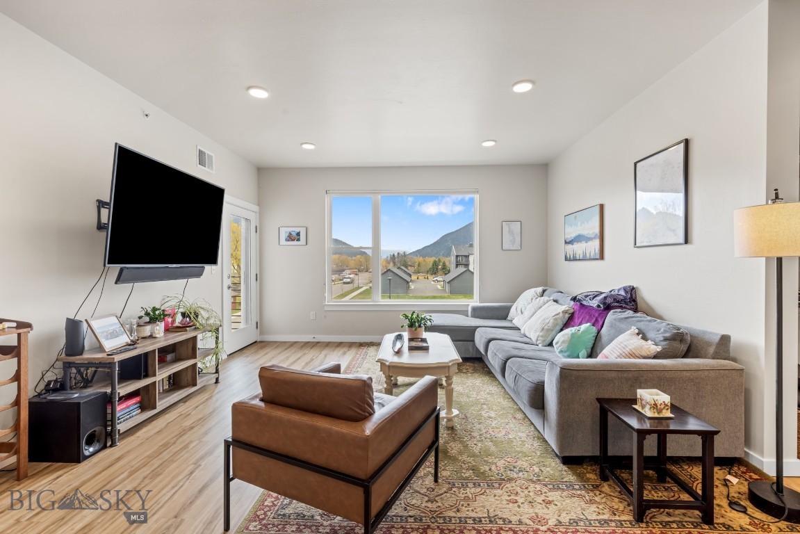 Livingston, Montana 59047, United States, 2 Bedrooms Bedrooms, ,2 BathroomsBathrooms,Residential,Active,118209