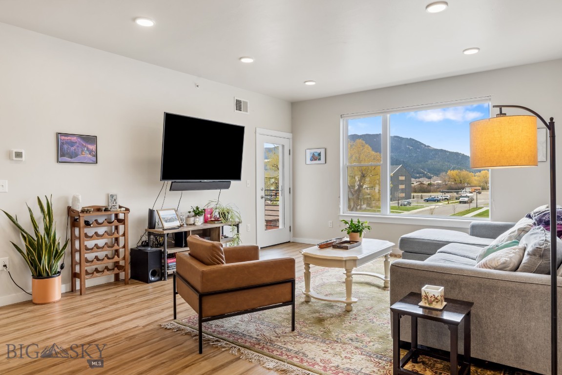 Livingston, Montana 59047, United States, 2 Bedrooms Bedrooms, ,2 BathroomsBathrooms,Residential,Active,118209