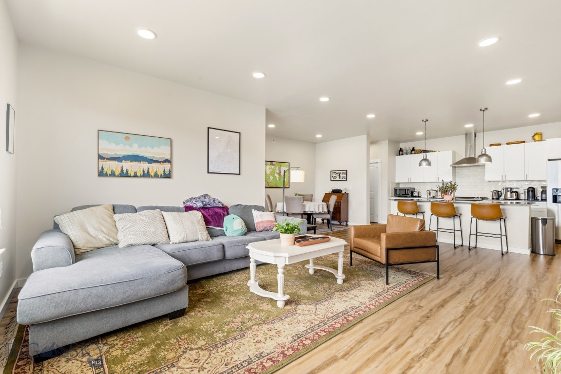 Livingston, Montana 59047, United States, 2 Bedrooms Bedrooms, ,2 BathroomsBathrooms,Residential,Active,118209