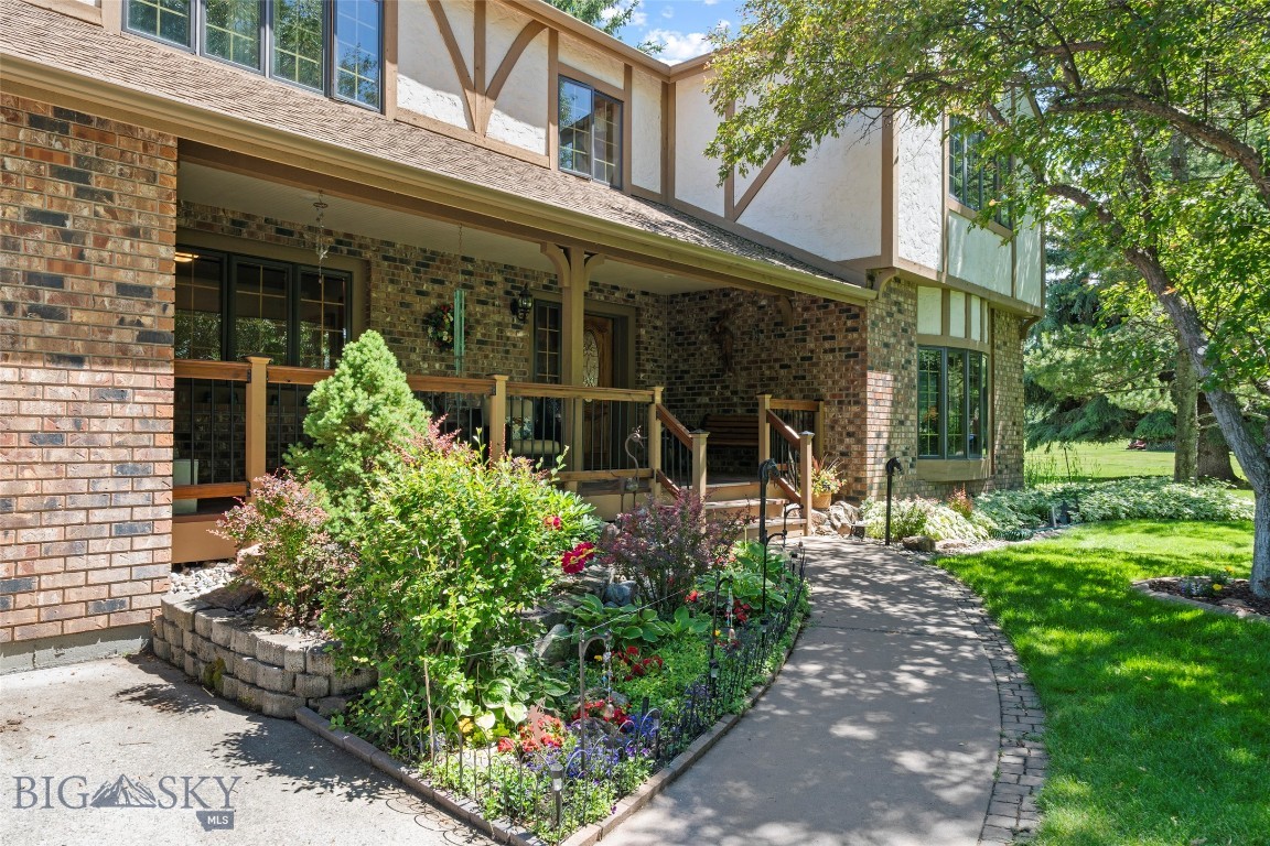 60 E Hitching Post Road