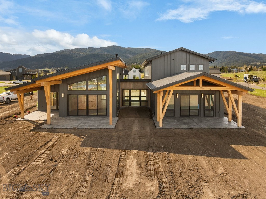 678 Clancy Way