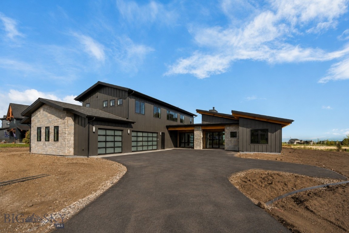 678 Clancy Way