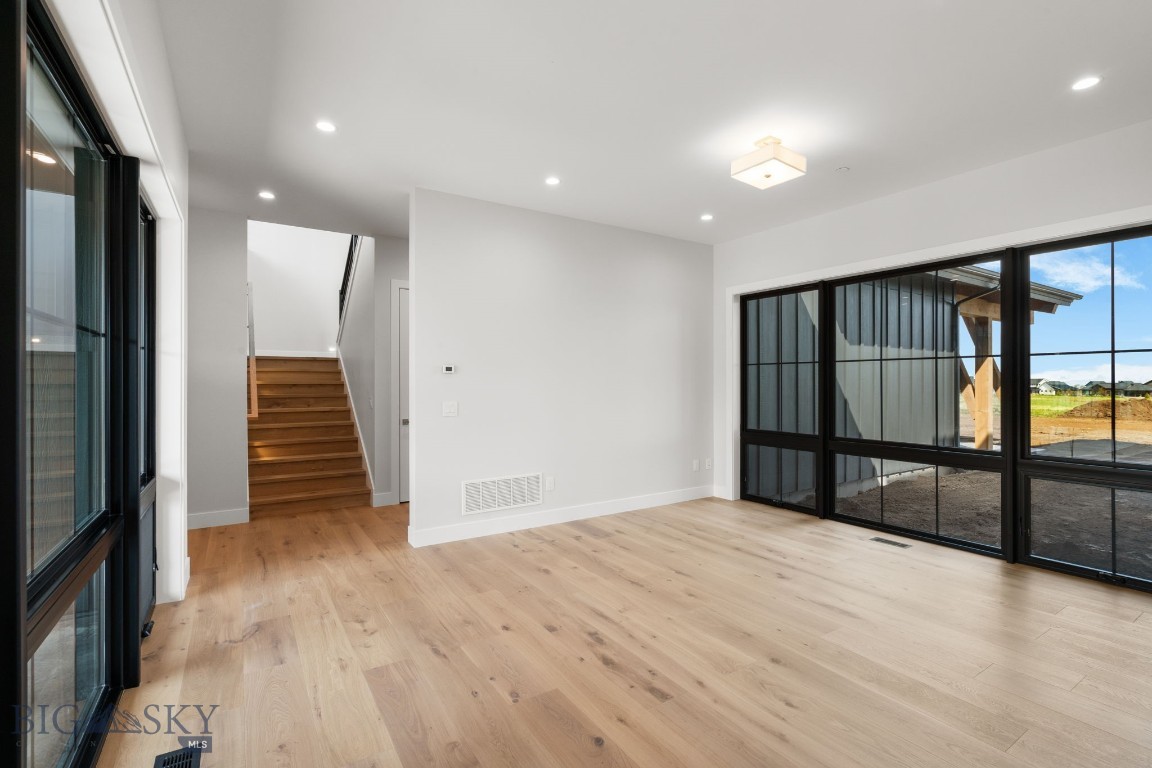 Home 40 - Residential