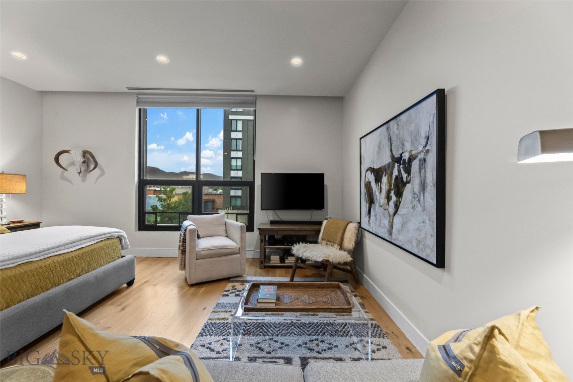 5 W Mendenhall 415