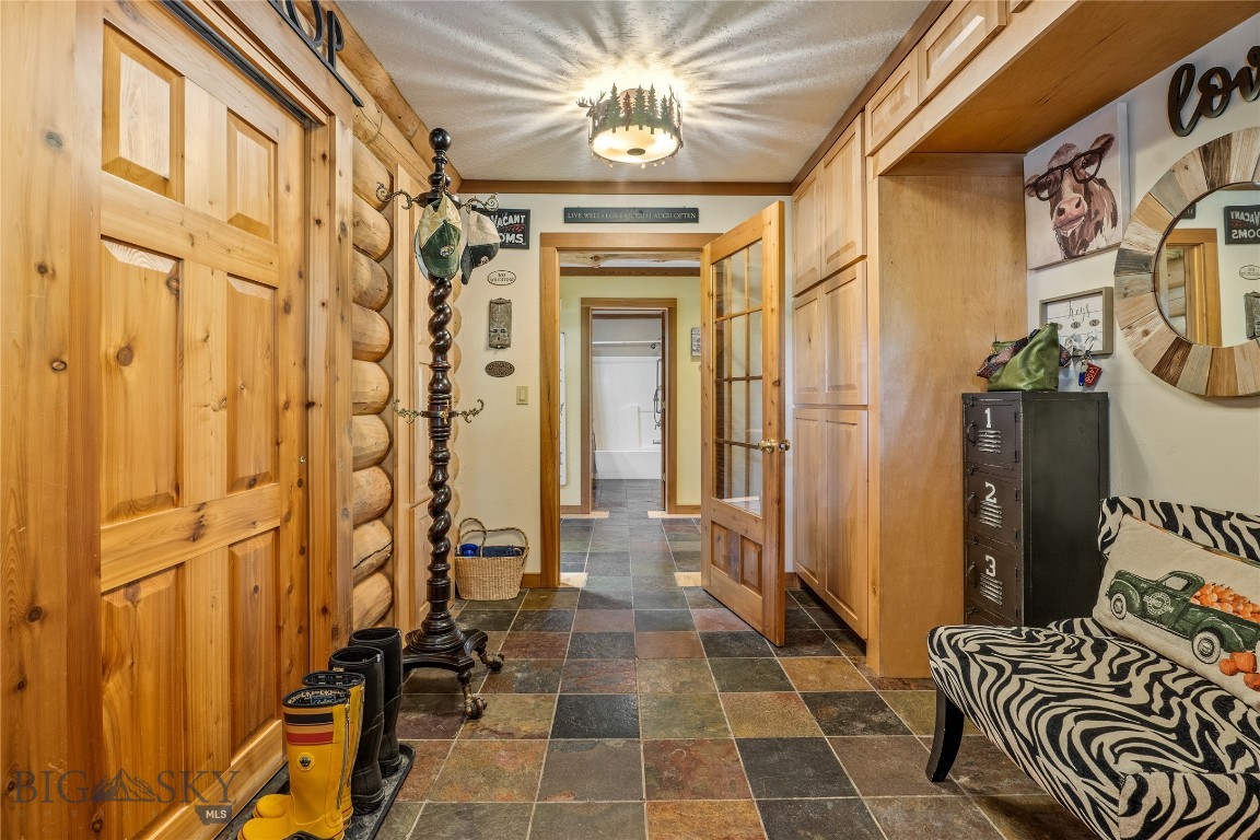 1561/1563 Colorado Gulch Drive