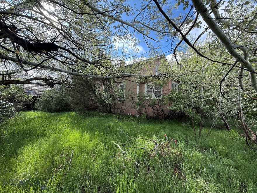 Looking for a project or a large lot in Reed Point? Check out this property! This is a large lot with mature trees on a quiet street. There is a home on the property but it is in disrepair and could either be cleared out or rehabbed to suit your needs. The house has not been occupied in over three years.