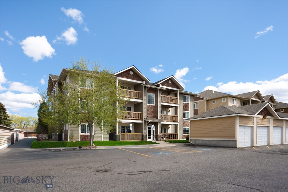 Baxter Springs Condo - Residential