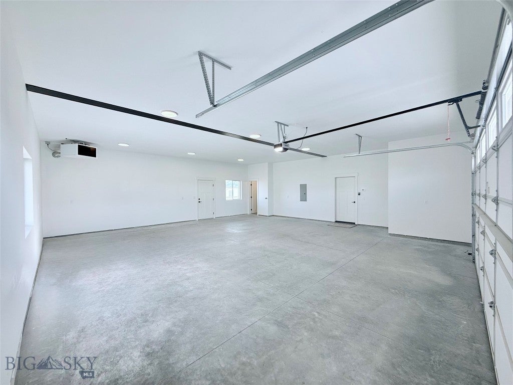 858 Accolade Loop