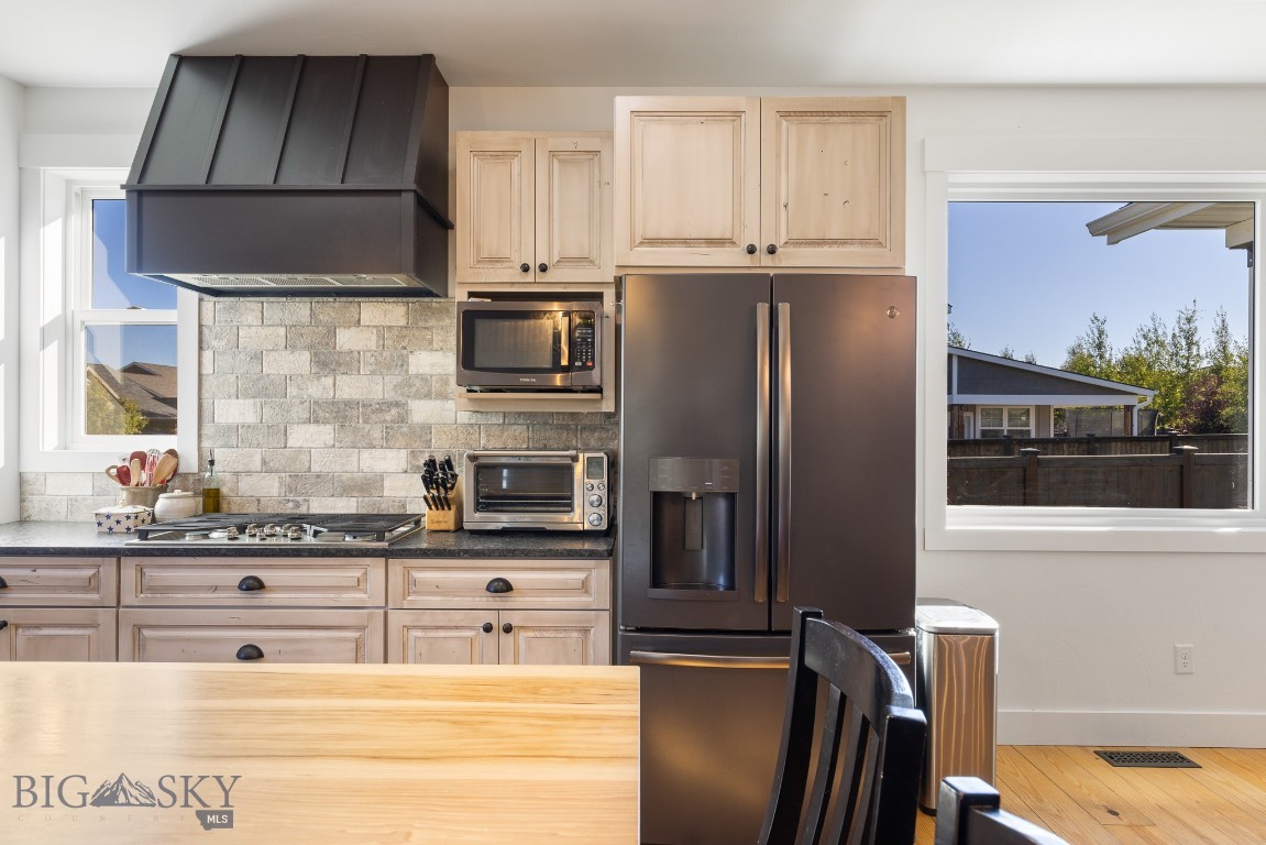 Bozeman, Montana 59718, United States, 3 Bedrooms Bedrooms, ,2 BathroomsBathrooms,Residential,Contingent,41897