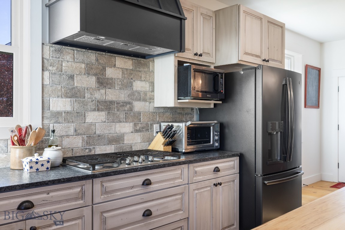 Bozeman, Montana 59718, United States, 3 Bedrooms Bedrooms, ,2 BathroomsBathrooms,Residential,Contingent,41897