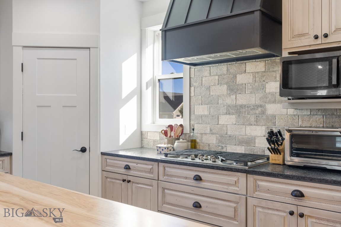 Bozeman, Montana 59718, United States, 3 Bedrooms Bedrooms, ,2 BathroomsBathrooms,Residential,Contingent,41897