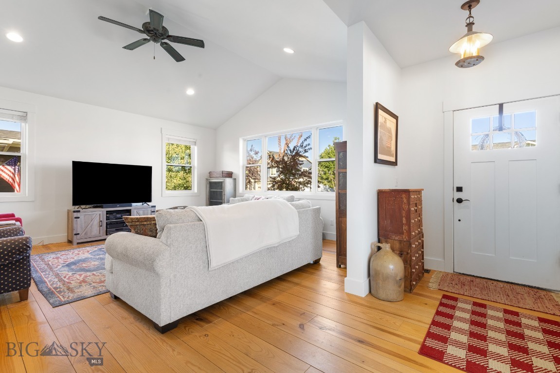 Bozeman, Montana 59718, United States, 3 Bedrooms Bedrooms, ,2 BathroomsBathrooms,Residential,Contingent,41897