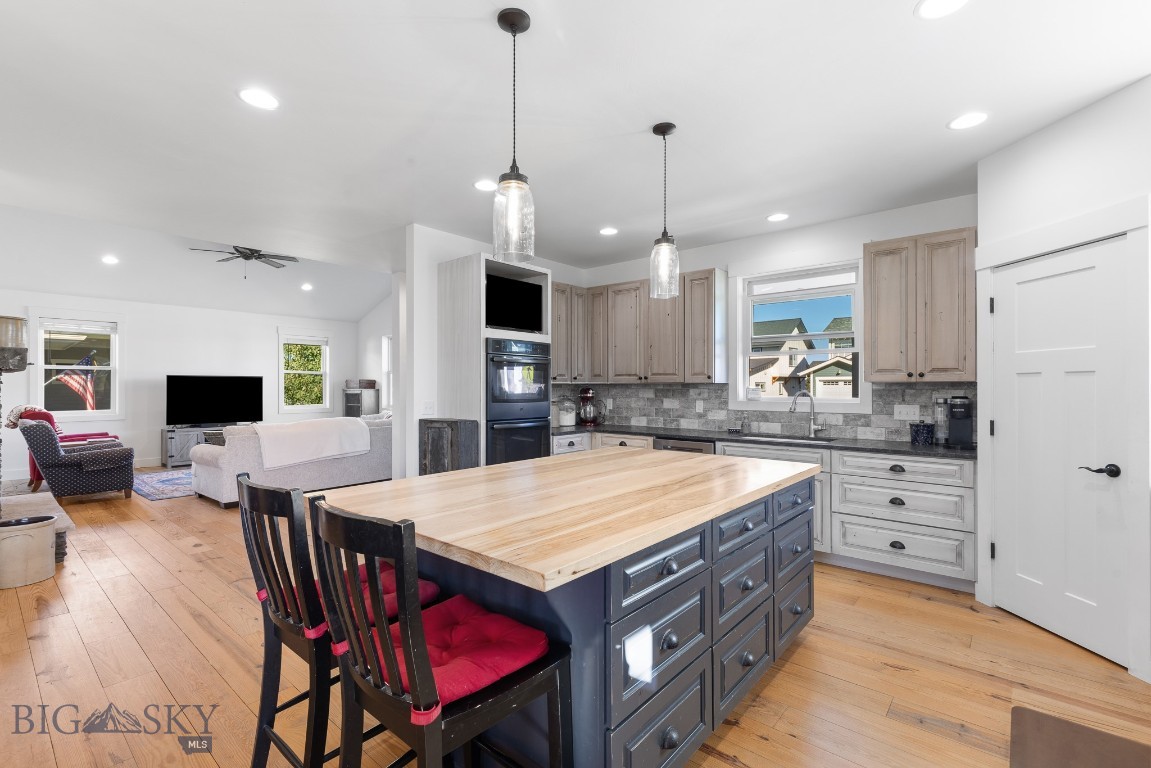 Bozeman, Montana 59718, United States, 3 Bedrooms Bedrooms, ,2 BathroomsBathrooms,Residential,Contingent,41897