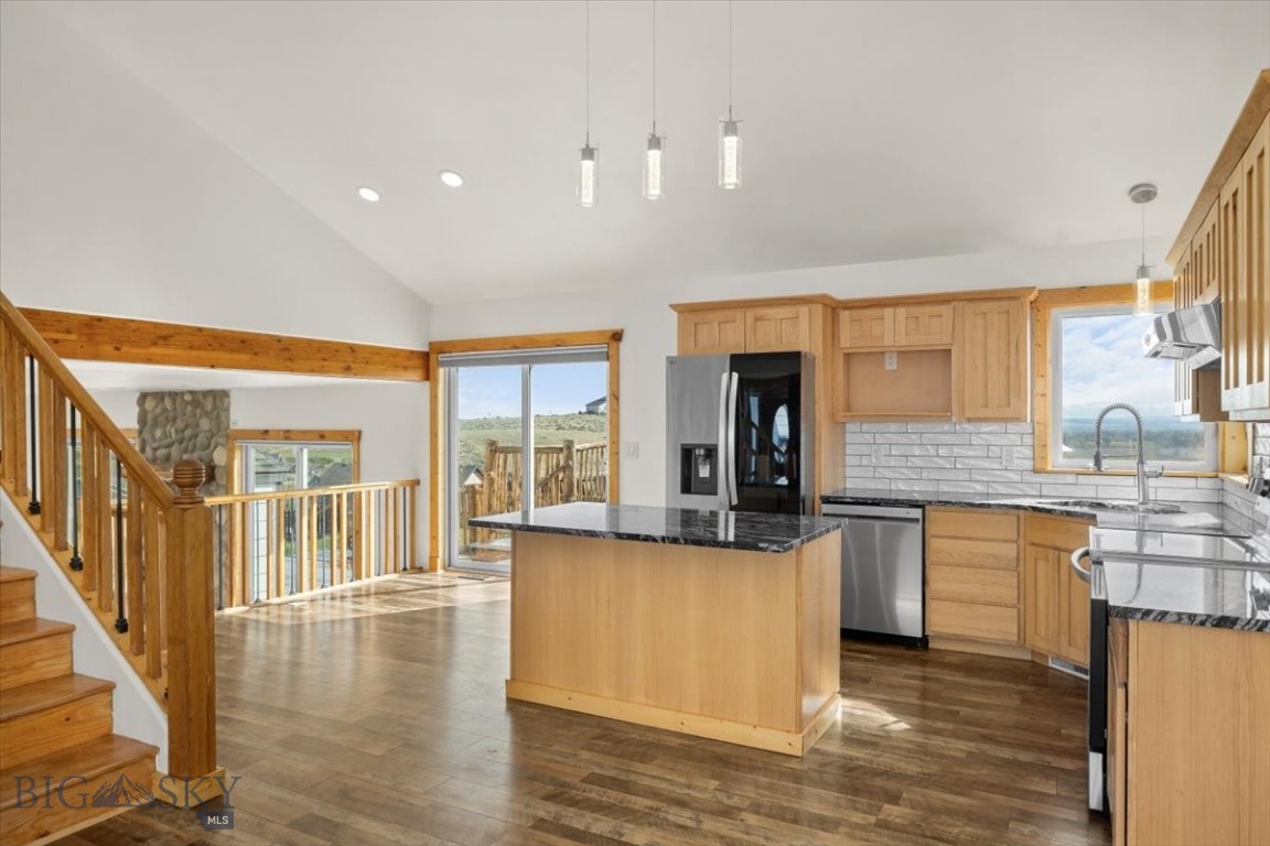 1960 Coyote Ridge Road N