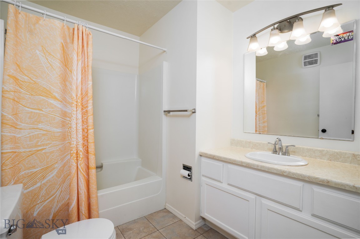 Maple Leaf Condo - Residential