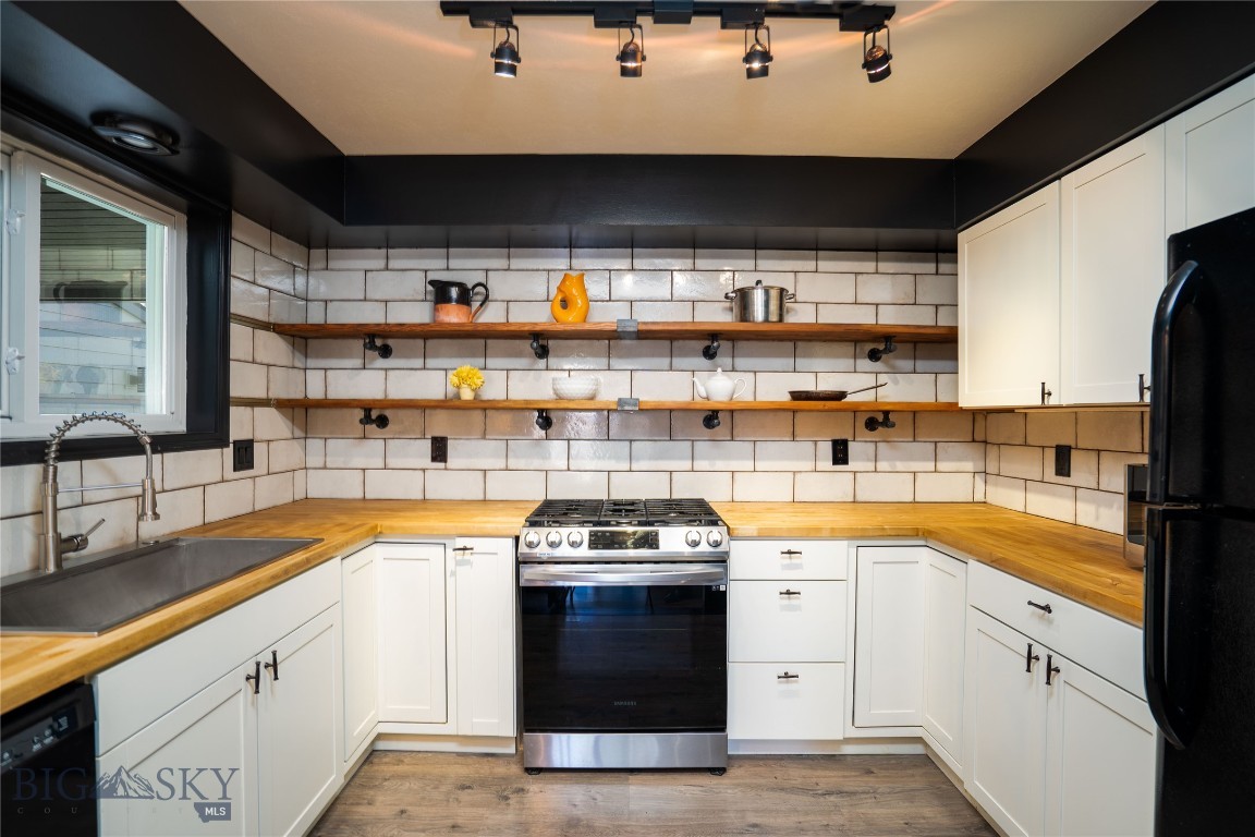 Maple Leaf Condo - Residential