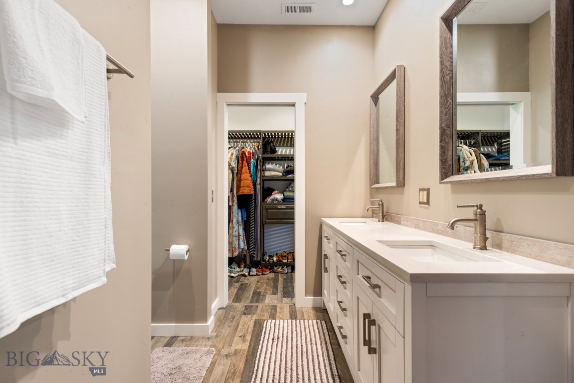 Manhattan, Montana 59741, United States, 5 Bedrooms Bedrooms, ,3 BathroomsBathrooms,Residential,Pending,204771