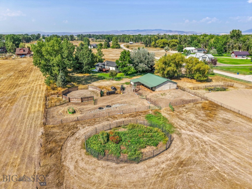 Manhattan, Montana 59741, United States, 5 Bedrooms Bedrooms, ,3 BathroomsBathrooms,Residential,Pending,204771