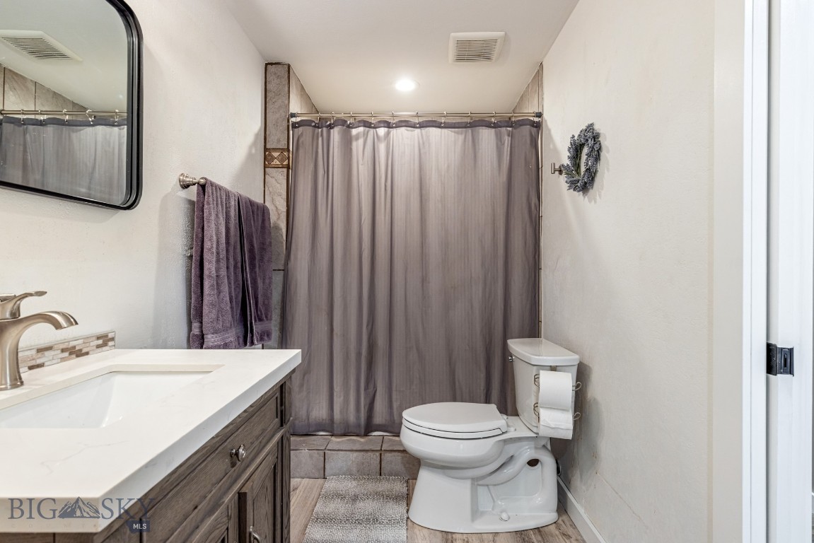 Manhattan, Montana 59741, United States, 5 Bedrooms Bedrooms, ,3 BathroomsBathrooms,Residential,Pending,204771