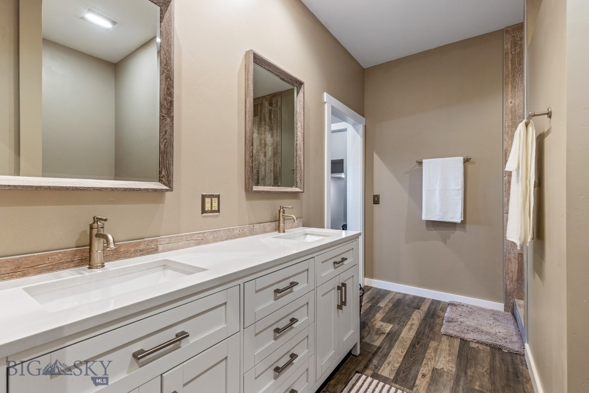 Manhattan, Montana 59741, United States, 5 Bedrooms Bedrooms, ,3 BathroomsBathrooms,Residential,Pending,204771