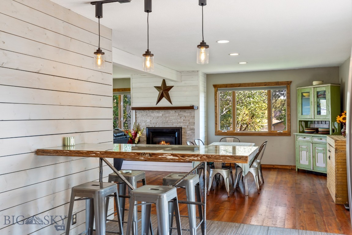 Manhattan, Montana 59741, United States, 5 Bedrooms Bedrooms, ,3 BathroomsBathrooms,Residential,Pending,204771