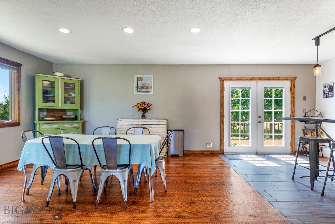 Manhattan, Montana 59741, United States, 5 Bedrooms Bedrooms, ,3 BathroomsBathrooms,Residential,Pending,204771