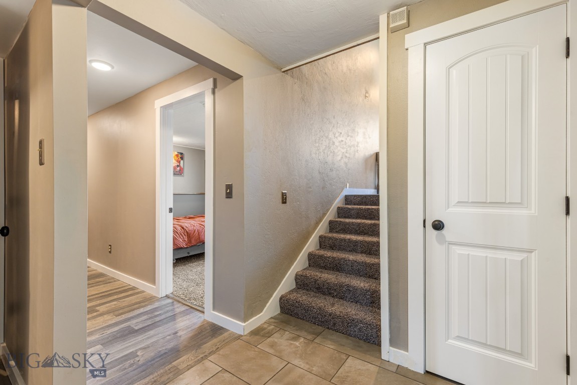 Manhattan, Montana 59741, United States, 5 Bedrooms Bedrooms, ,3 BathroomsBathrooms,Residential,Pending,204771