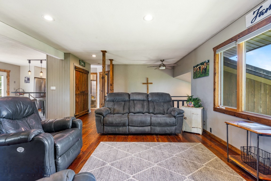 Manhattan, Montana 59741, United States, 5 Bedrooms Bedrooms, ,3 BathroomsBathrooms,Residential,Pending,204771