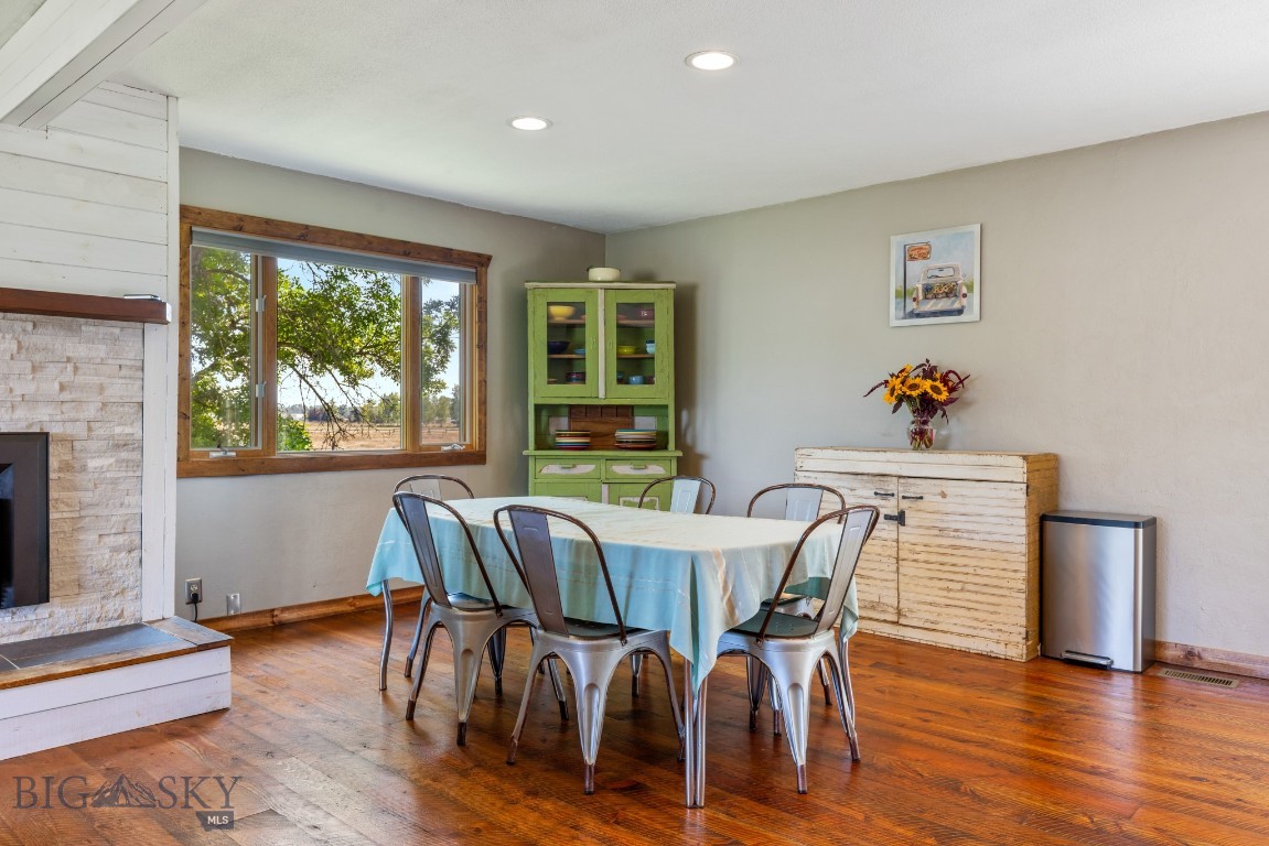 Manhattan, Montana 59741, United States, 5 Bedrooms Bedrooms, ,3 BathroomsBathrooms,Residential,Pending,204771