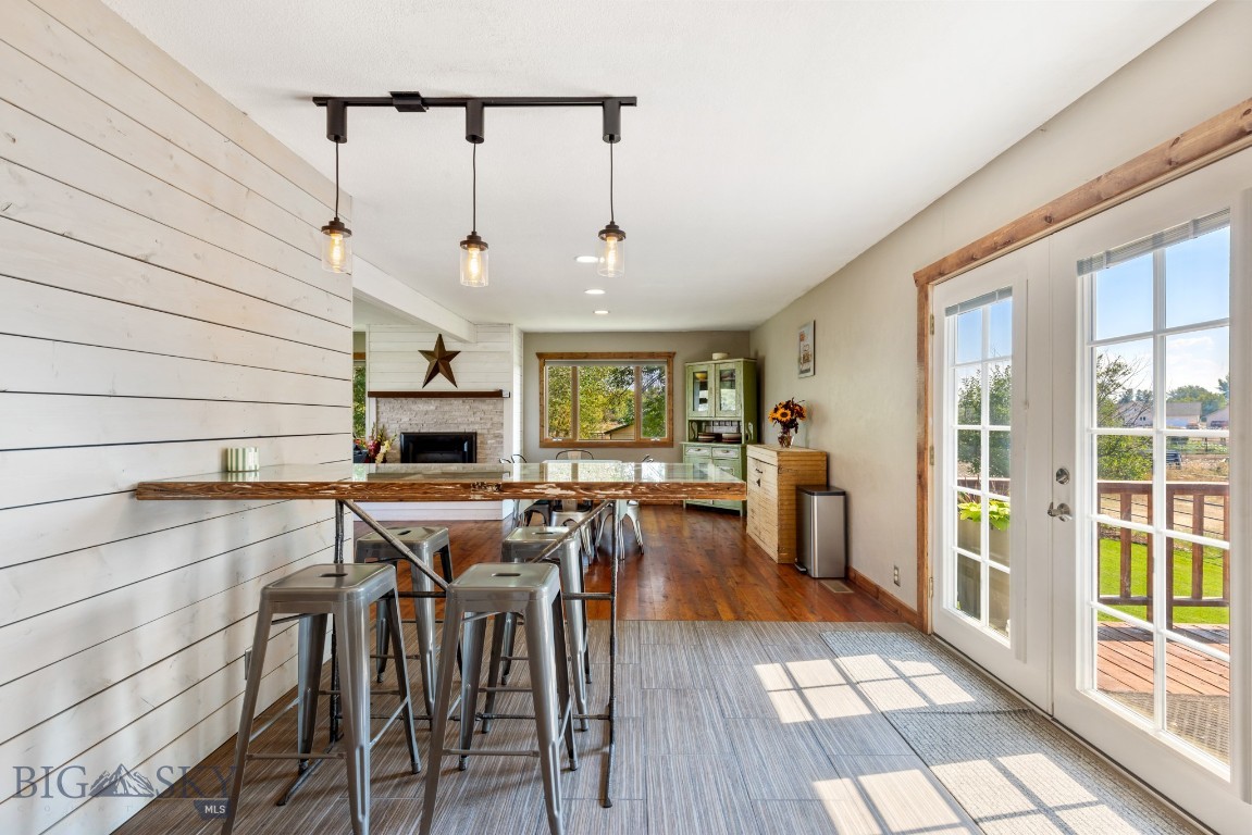 Manhattan, Montana 59741, United States, 5 Bedrooms Bedrooms, ,3 BathroomsBathrooms,Residential,Pending,204771