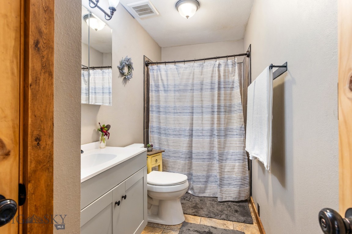 Manhattan, Montana 59741, United States, 5 Bedrooms Bedrooms, ,3 BathroomsBathrooms,Residential,Pending,204771