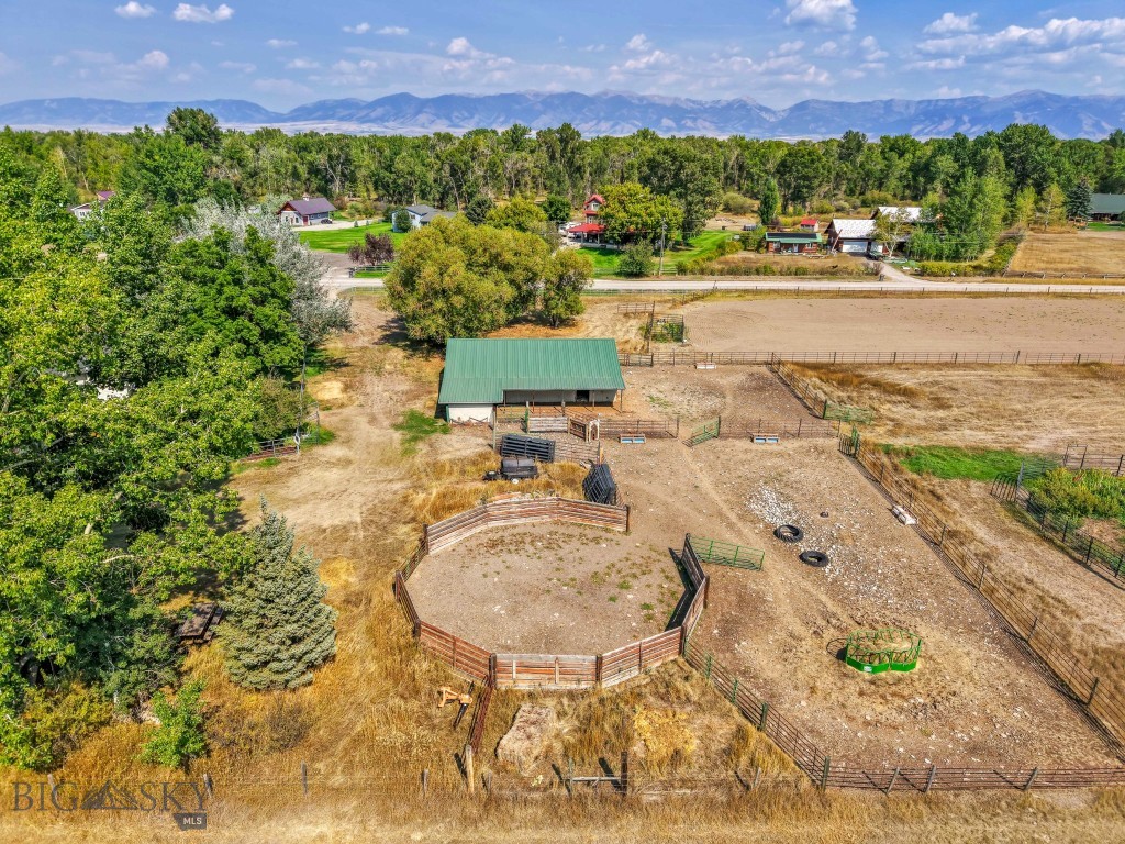 Manhattan, Montana 59741, United States, 5 Bedrooms Bedrooms, ,3 BathroomsBathrooms,Residential,Pending,204771