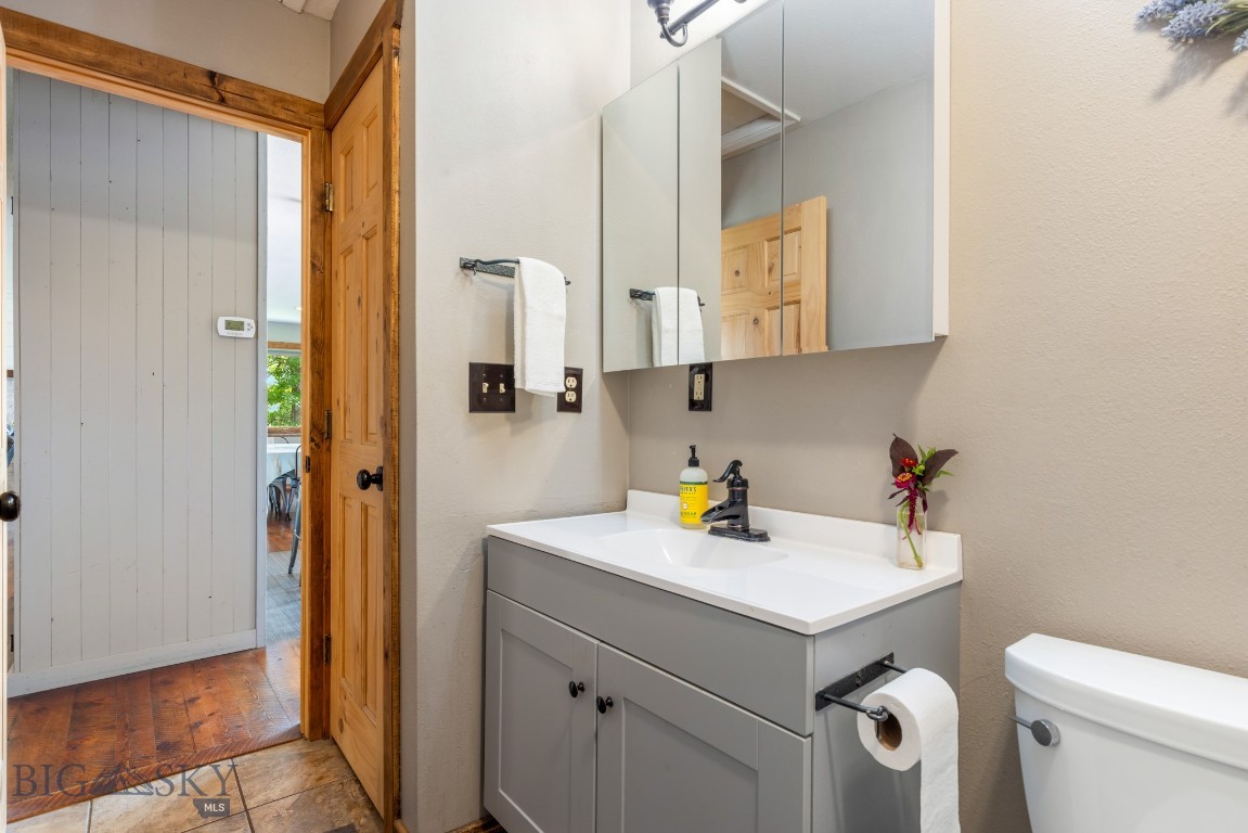 Manhattan, Montana 59741, United States, 5 Bedrooms Bedrooms, ,3 BathroomsBathrooms,Residential,Pending,204771