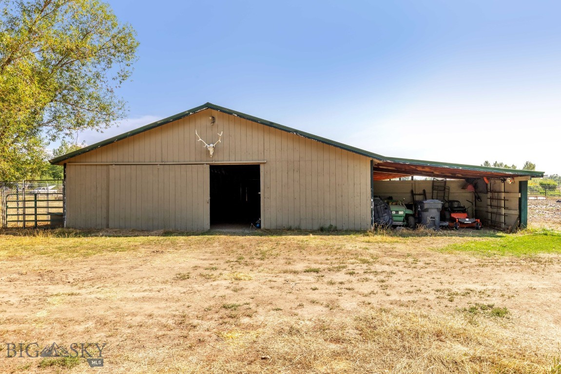 Manhattan, Montana 59741, United States, 5 Bedrooms Bedrooms, ,3 BathroomsBathrooms,Residential,Pending,204771