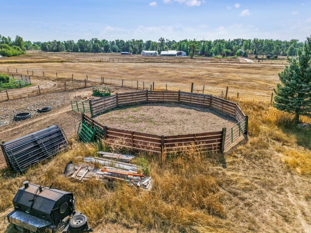 Manhattan, Montana 59741, United States, 5 Bedrooms Bedrooms, ,3 BathroomsBathrooms,Residential,Pending,204771
