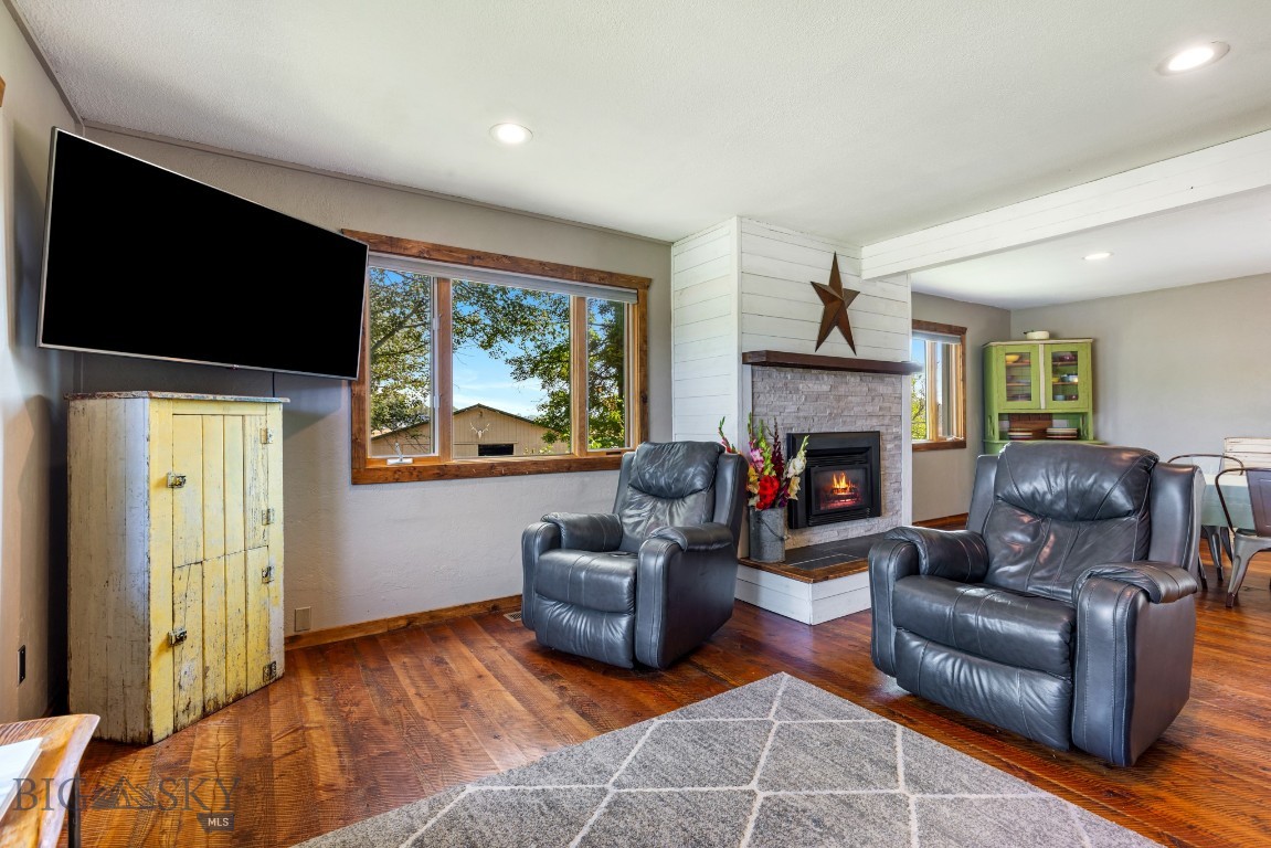 Manhattan, Montana 59741, United States, 5 Bedrooms Bedrooms, ,3 BathroomsBathrooms,Residential,Pending,204771