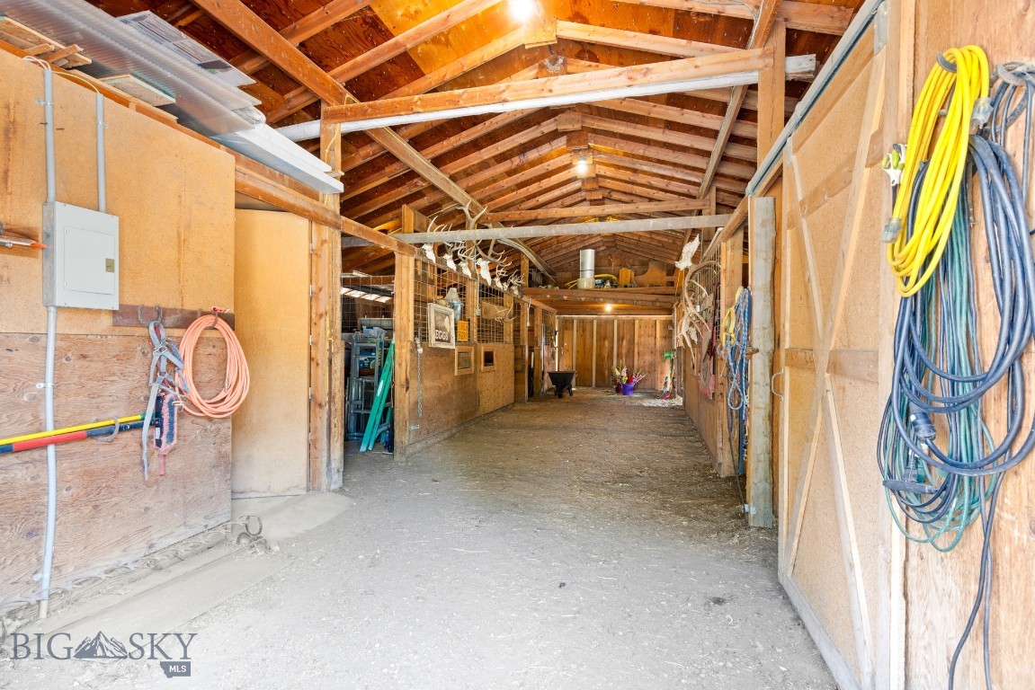 Manhattan, Montana 59741, United States, 5 Bedrooms Bedrooms, ,3 BathroomsBathrooms,Residential,Pending,204771