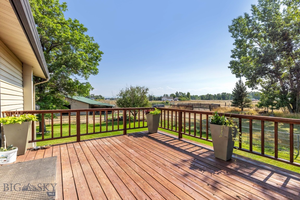 Manhattan, Montana 59741, United States, 5 Bedrooms Bedrooms, ,3 BathroomsBathrooms,Residential,Pending,204771