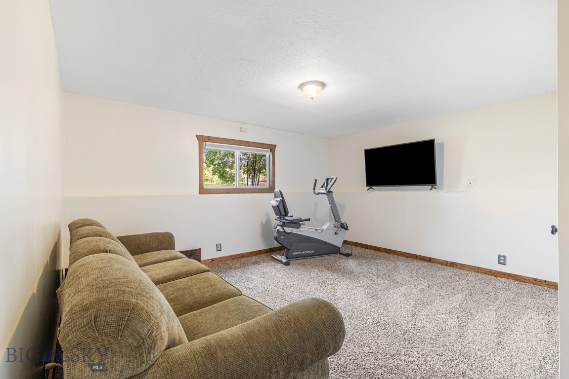 Manhattan, Montana 59741, United States, 5 Bedrooms Bedrooms, ,3 BathroomsBathrooms,Residential,Pending,204771